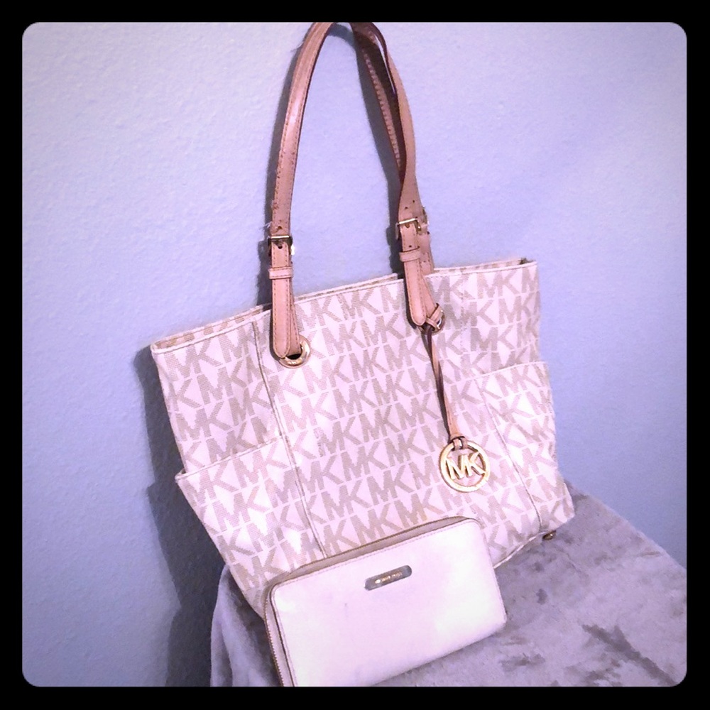 Michael Kors Purse with matching wallet